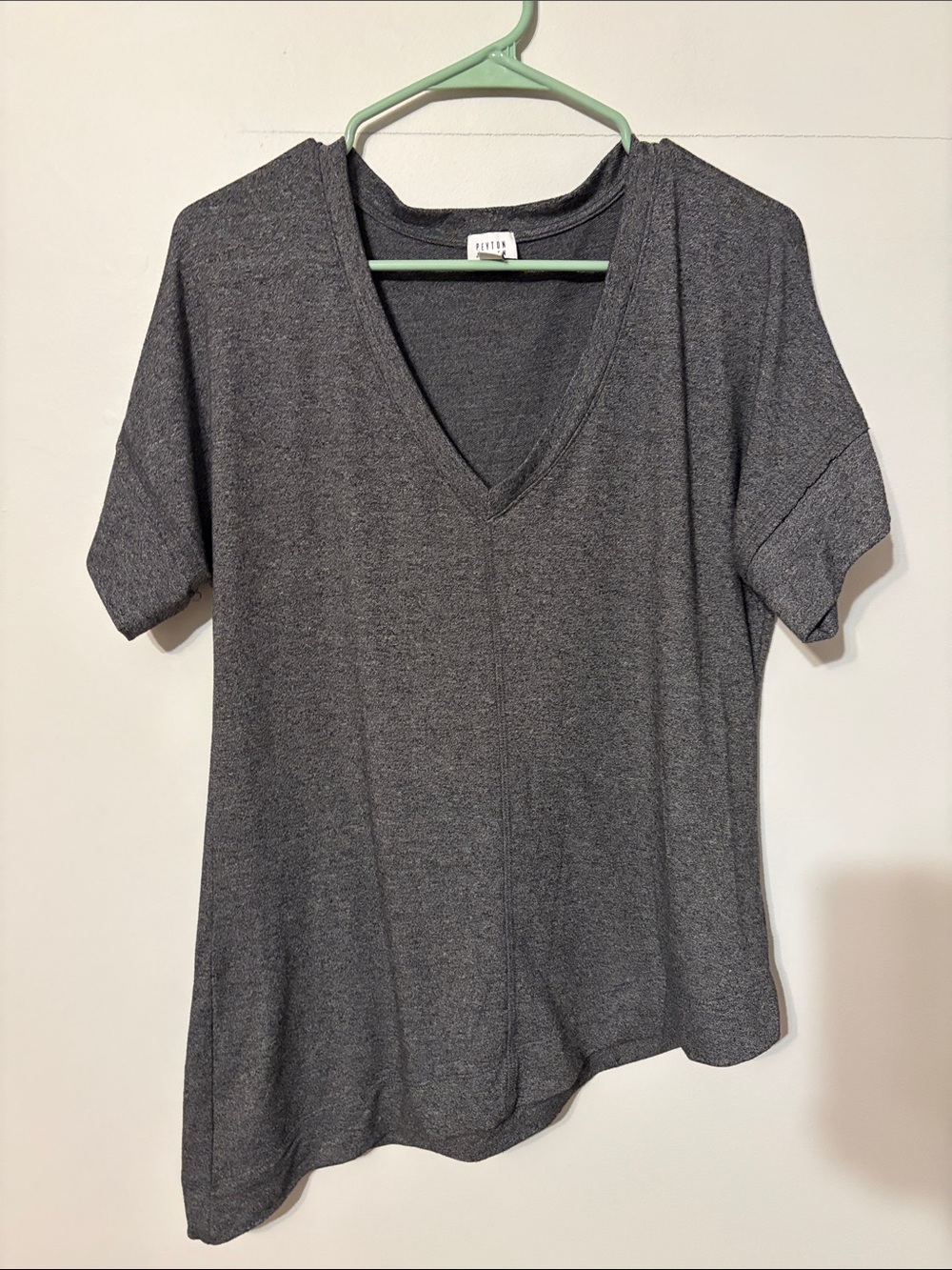 Peyton Jensen charcoal V-Neck Short Sleeve Tee. Small.